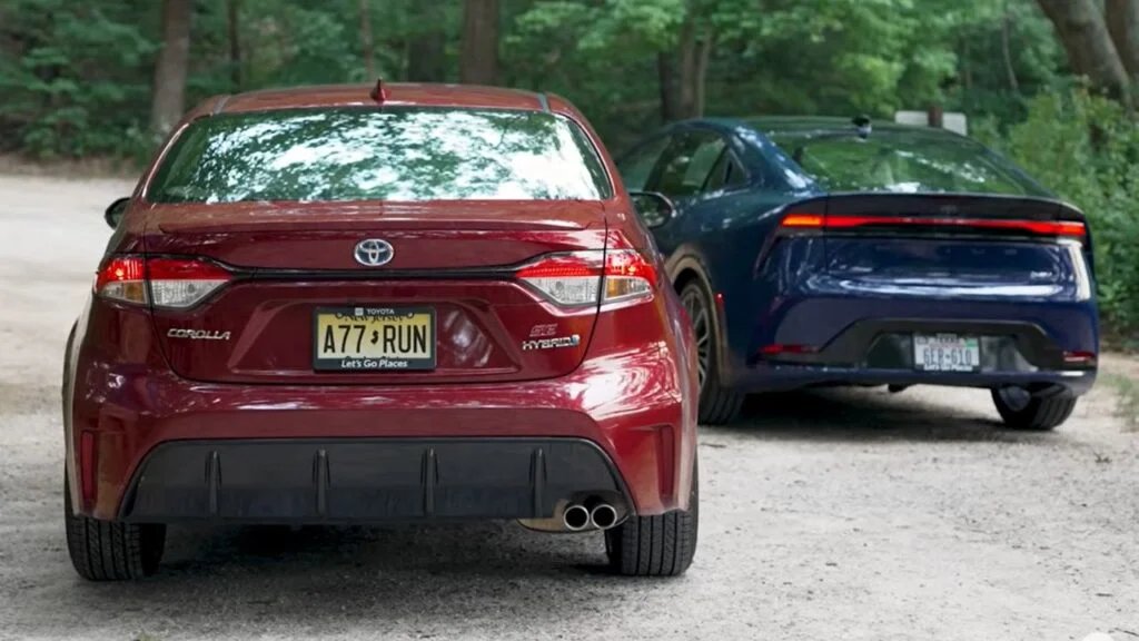 Toyota Rrius vs Toyota Corolla Specs