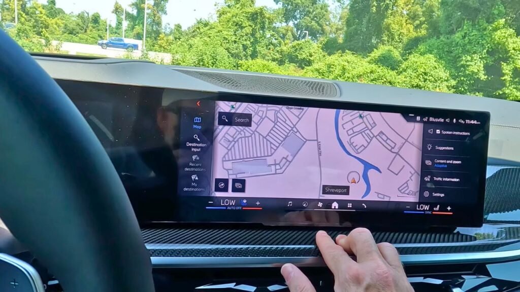 2025 BMW X6 M60i Cutting-Edge Infotainment and Connectivity