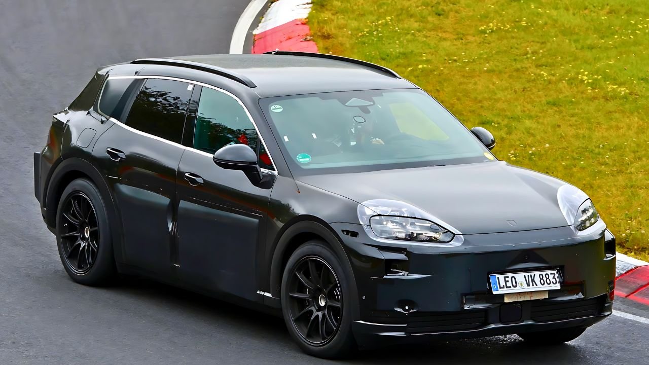 Spy Shots of the 2026 Porsche Cayenne