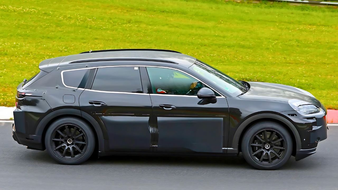 Spy Shots of the 2026 Porsche Cayenne