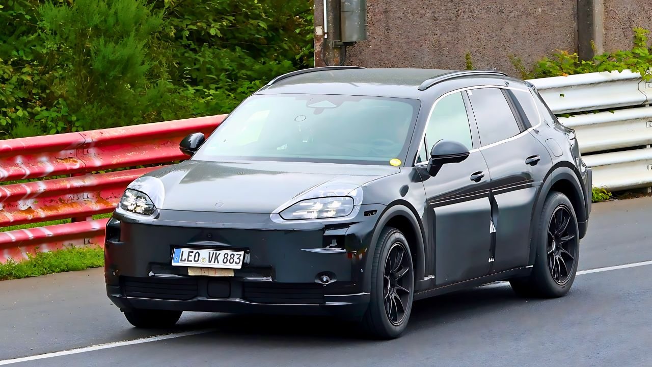 Spy Shots of the 2026 Porsche Cayenne