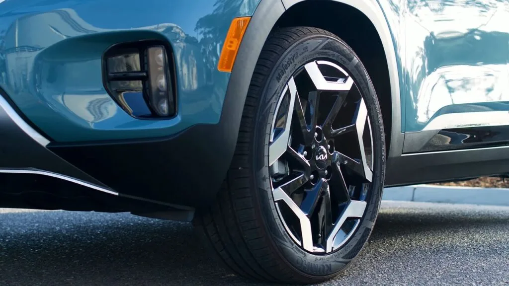 2025 Kia Seltos Tire