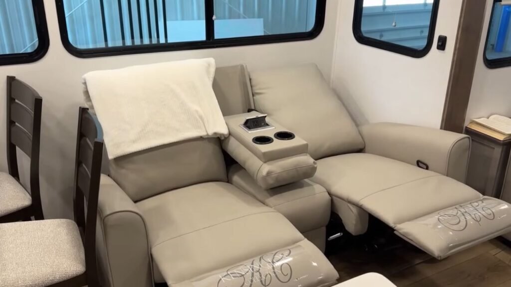 2025 Alliance Avenue TT 332RL Interior Recliner