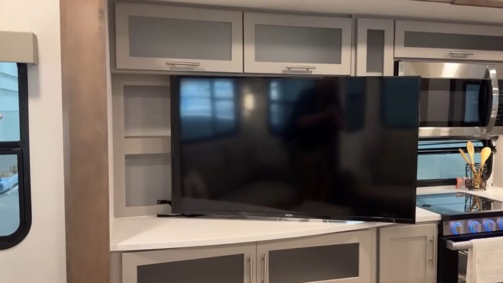 2025 Alliance Avenue TT 332RL Interior TV Unit