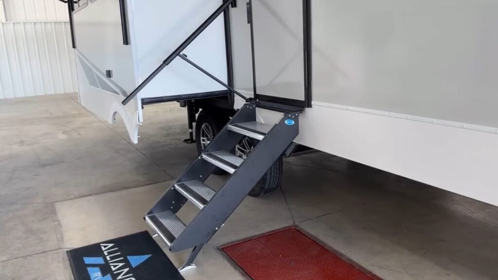 2025 Alliance Avenue TT 332RL Stairs