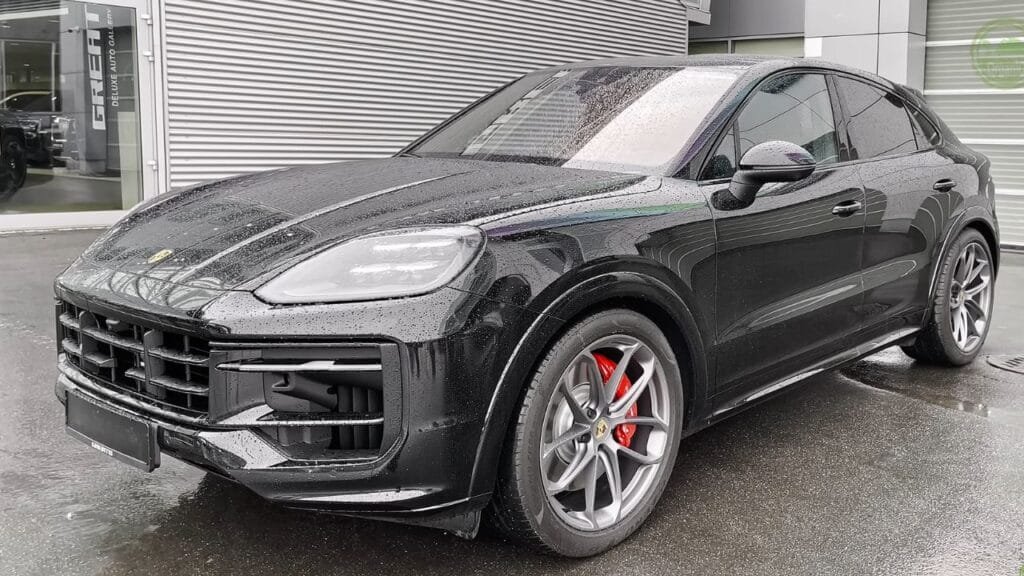 2025 Porsche Cayenne Side Look