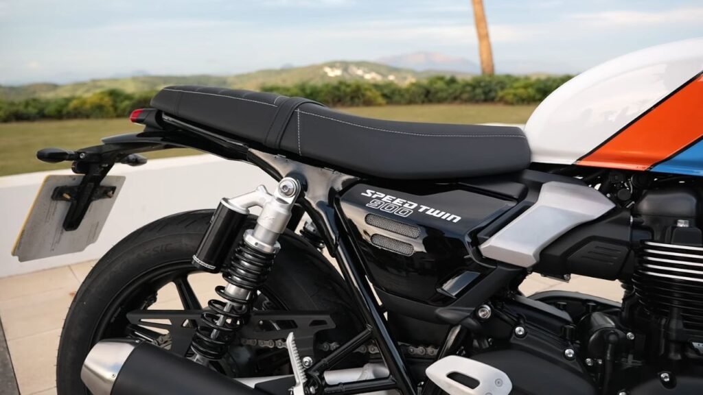 2025 Triumph Speed Twin 900 Back Seat