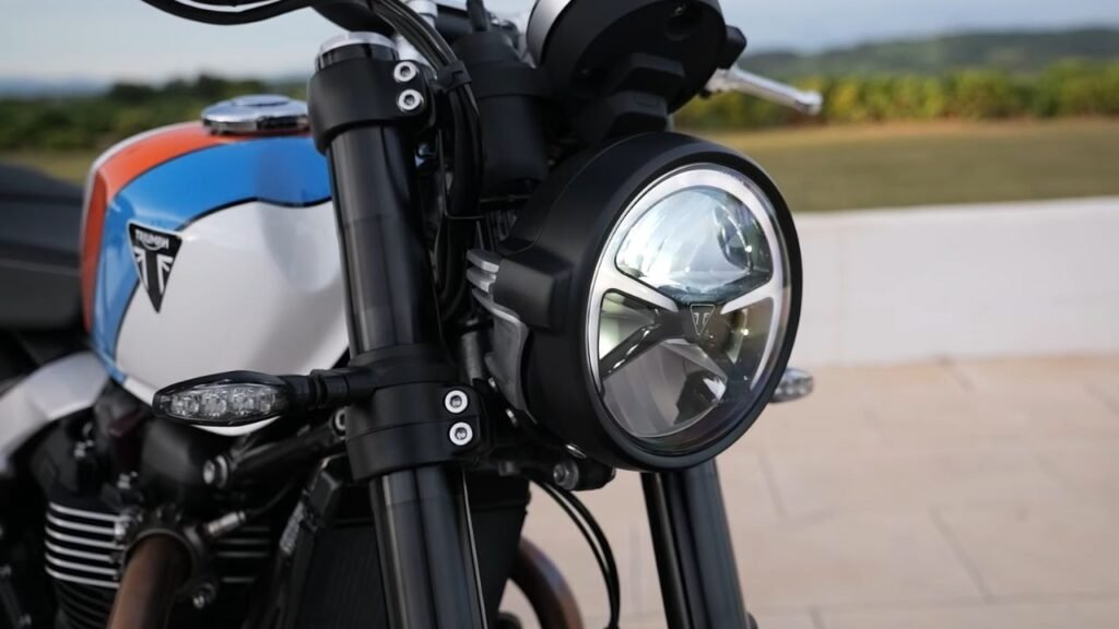 2025 Triumph Speed Twin 900 Headlight