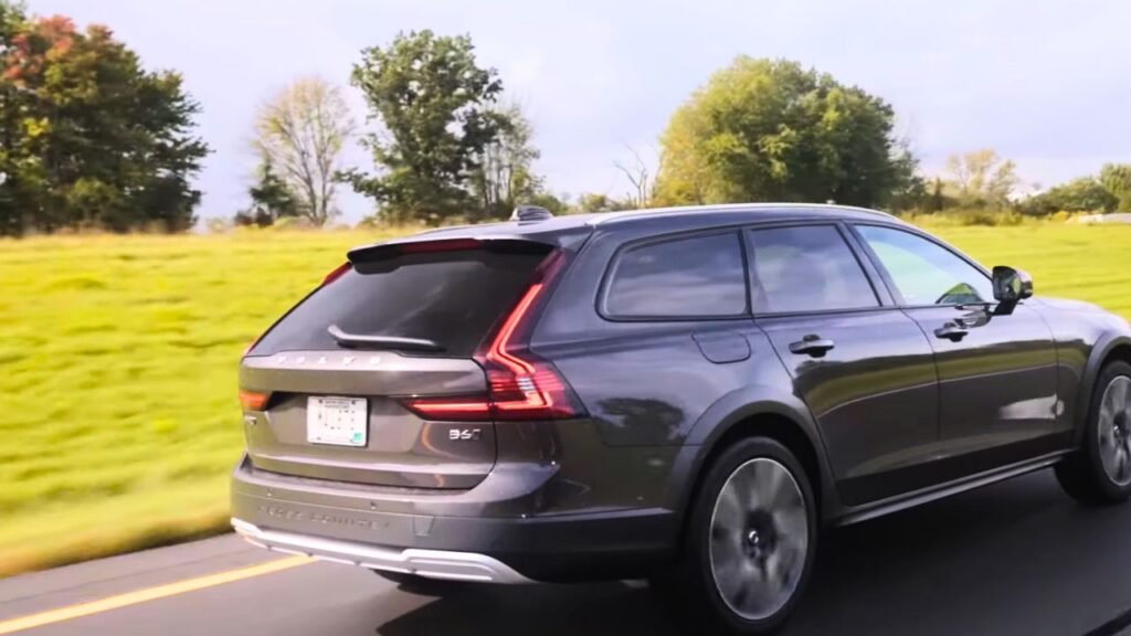 2025 Volvo V60