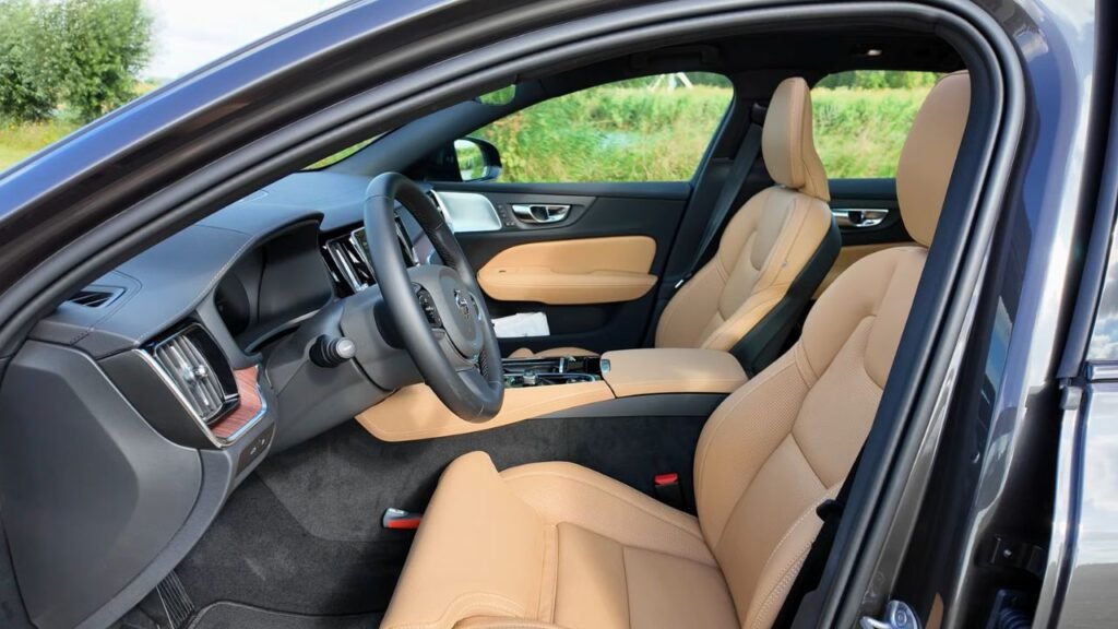2025 Volvo V60 Front Seats