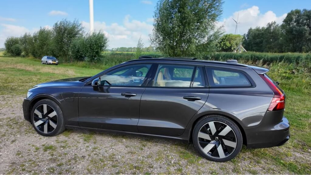 2025 Volvo V60 Side Look
