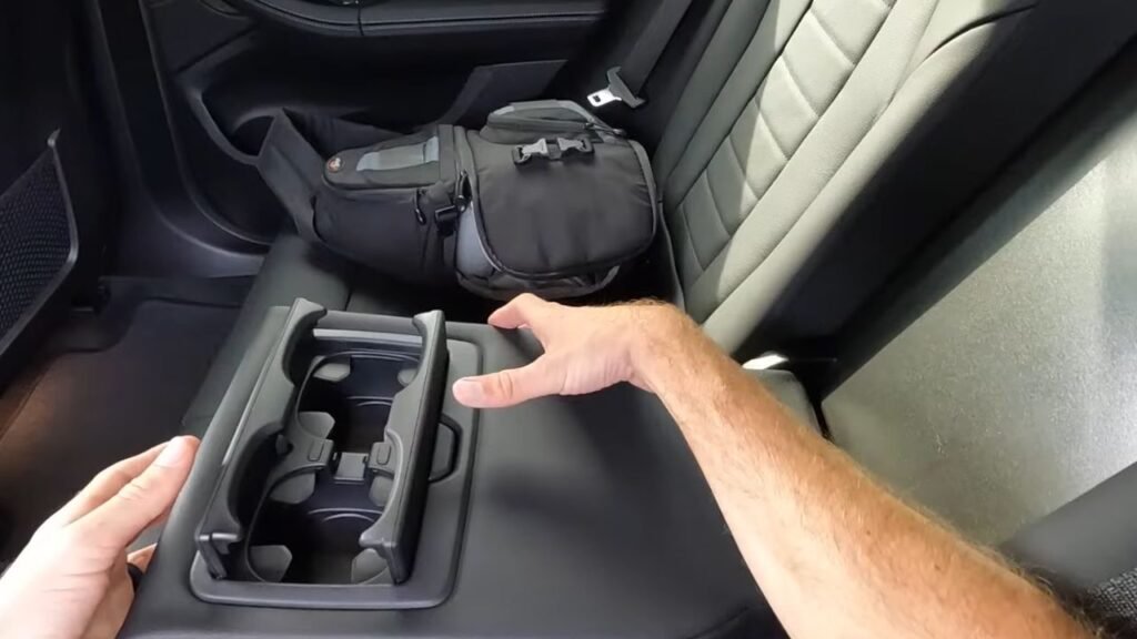 2025 BMW X4 M40i Cup Holders