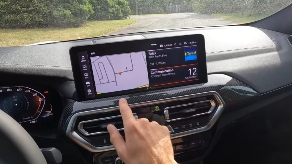 2025 BMW X4 M40i Display