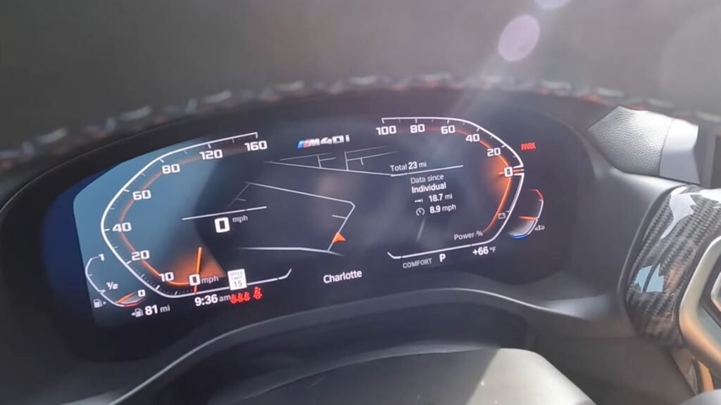 2025 BMW X4 M40i Display