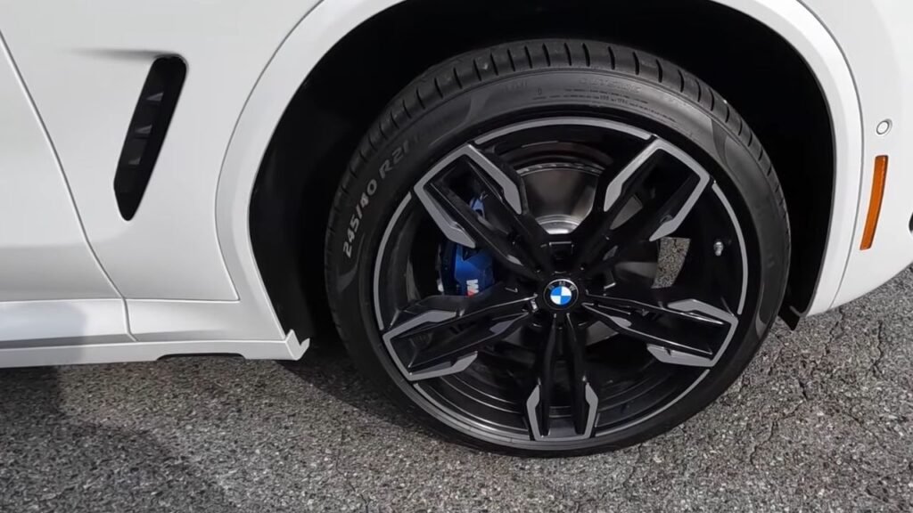 2025 BMW X4 M40i Front Tire