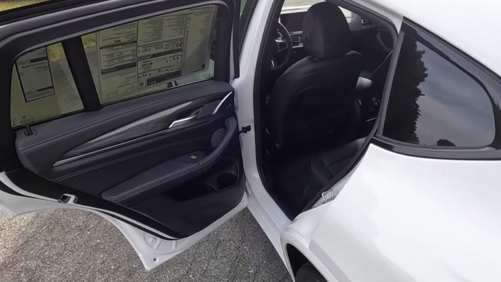 2025 BMW X4 M40i Interior Features