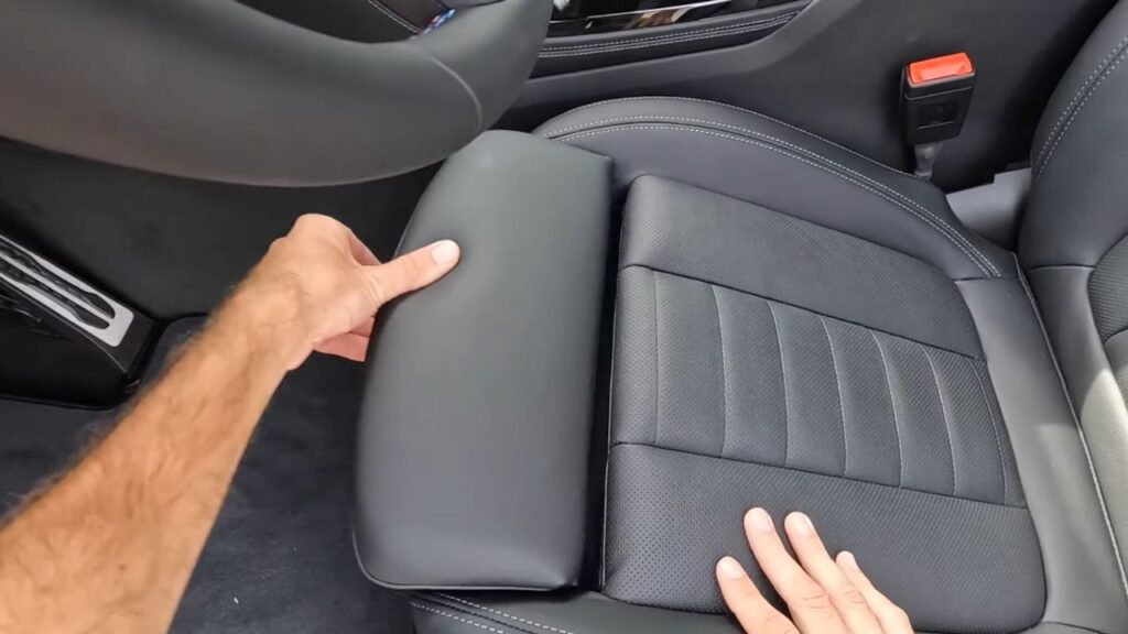 2025 BMW X4 M40i Under Thigh Supports