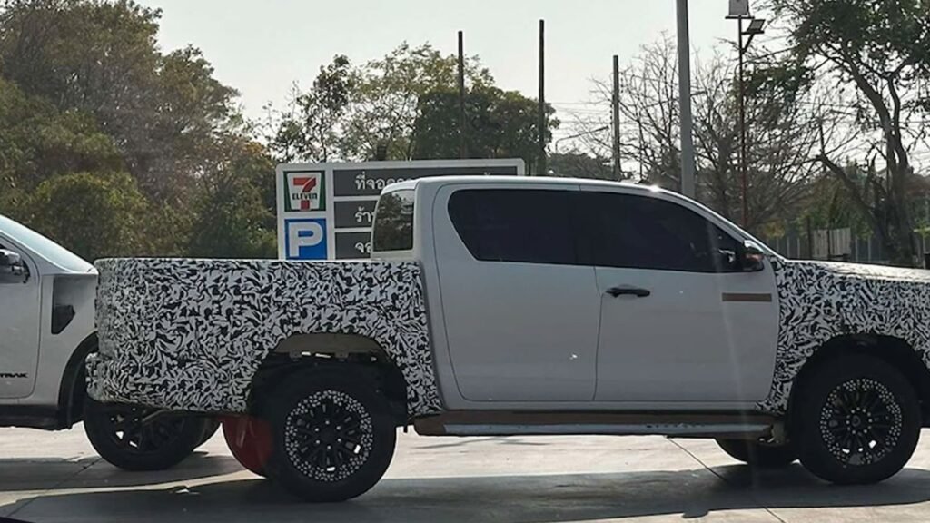 2025/2026 Toyota Hilux Spy Shots