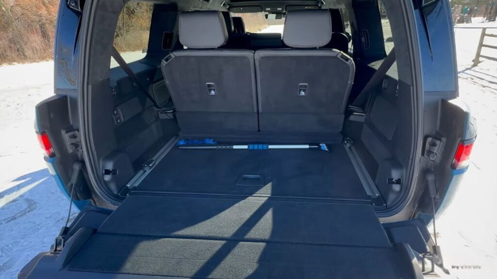 2025 Rivian R1S Cargo