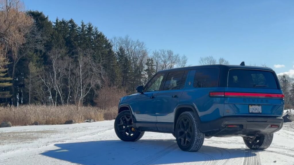 2025 Rivian R1S Exterior Rear Look