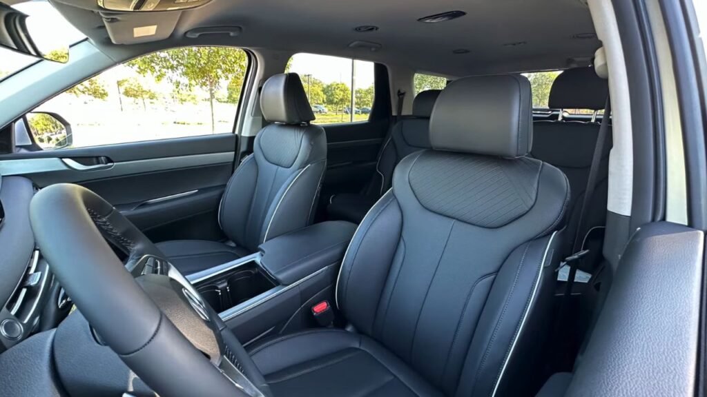 2025 Hyundai Palisade SE Cabin
