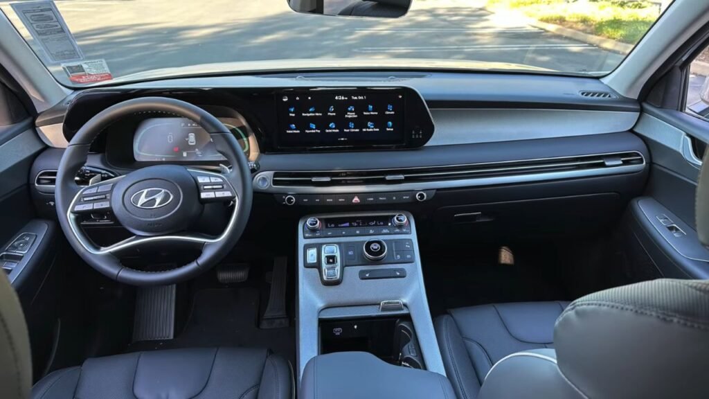 2025 Hyundai Palisade SE Interior