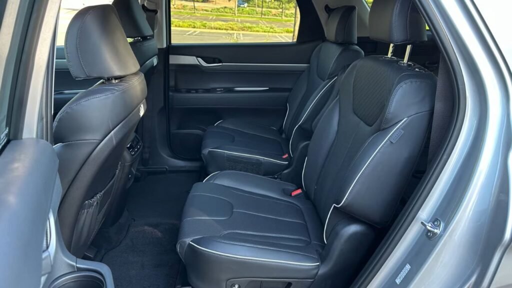 2025 Hyundai Palisade SE Rear Seats
