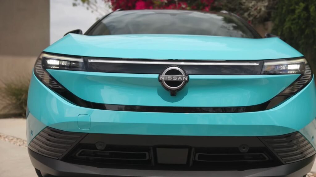 2026 Nissan Leaf Front Exterior